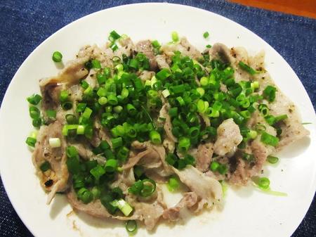 レンジで簡単、ヘルシーな豚肉のポン酢かけ