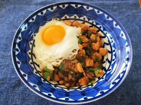 鶏むね肉のガパオライス(バジル炒めのせごはん)