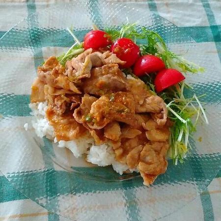甘辛バター醤油豚丼のワンプレート
