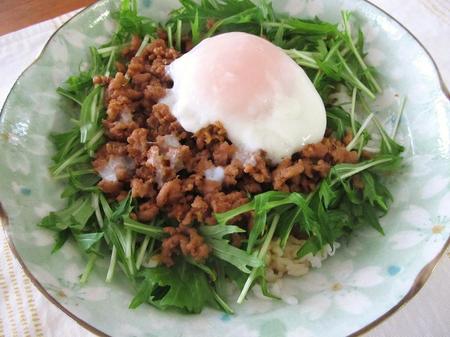 ナナズ風なそぼろ丼