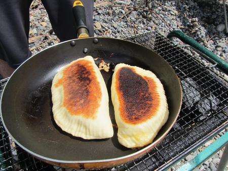 BBQでカルツォーネ