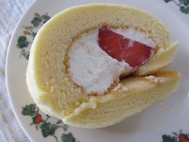 あまおうロールケーキ
