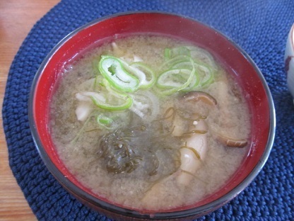 沖縄生もずく味噌汁1