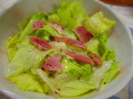 レタスとスパイラルハムのレモンマスタードドレッシングサラダ