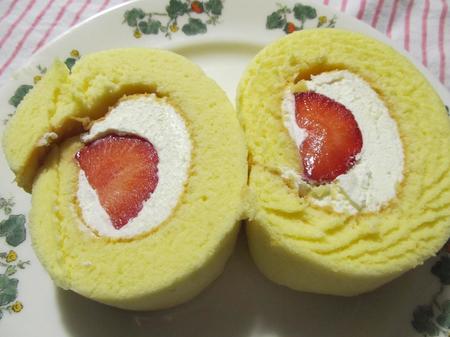 極上のいちごのロールケーキ