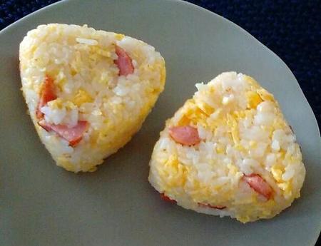混ぜるだけ、チャーハン風ウマウマおにぎり